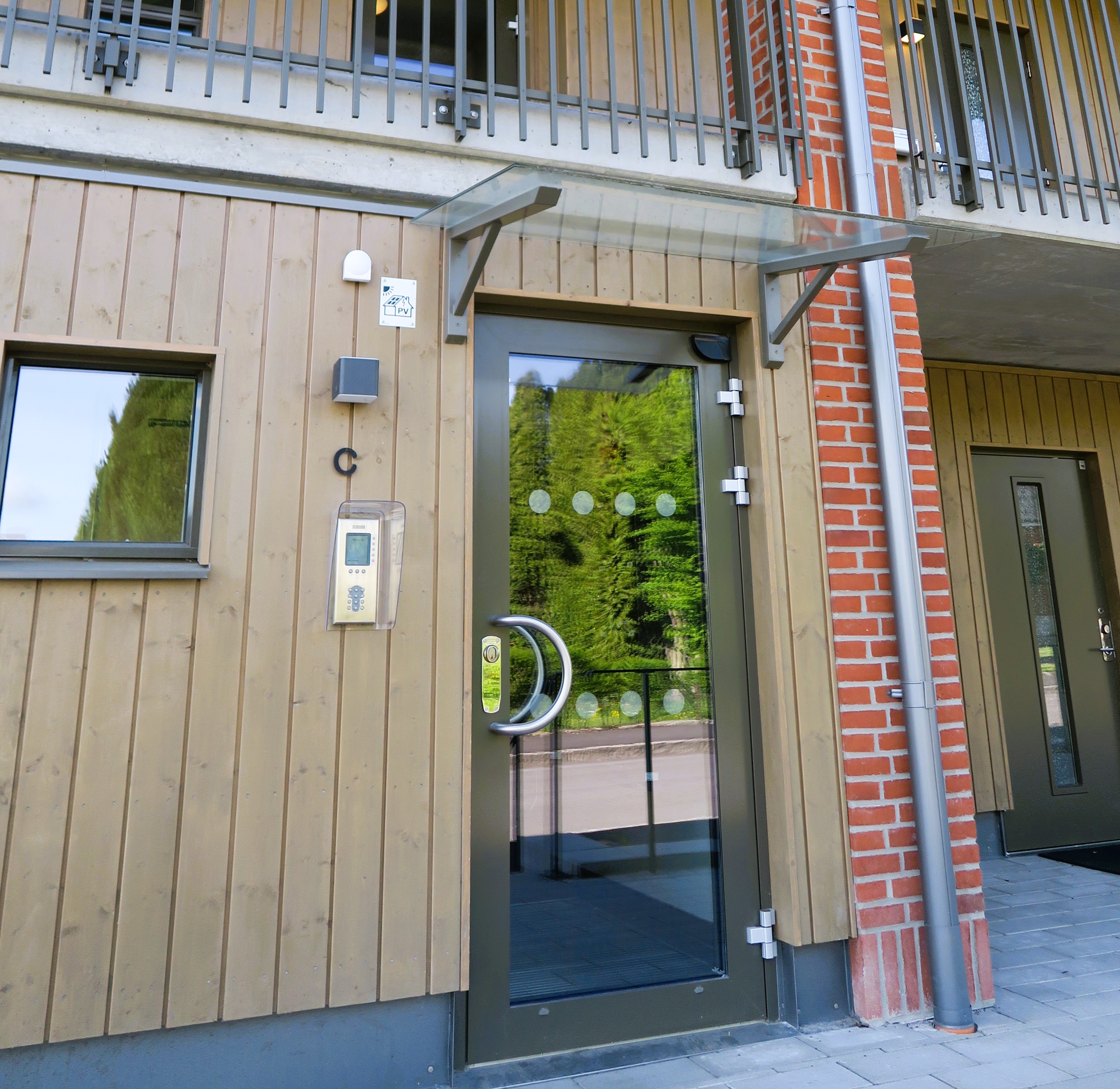 Bild på porten in till trapphuset. 